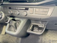 VW T6.1 Halter für Doppel USB-A Buchsen neben Becherhalter