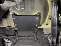 Ford Ranger Endstufenhalter für Match Endstufen Rückbank Links