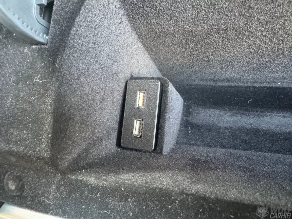 VW T6 (und andere) Halter für Doppel USB-A Buchsen im Handschuhfach