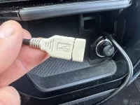 VW T6 Halter für eine USB-A Buchse über dem Zigarettenanzünder