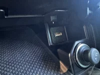 VW T6 Halter für eine USB-A Buchse über dem Zigarettenanzünder