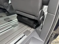 VW T7 Subwoofer für den Beifahrersitz 2 x 2 Ohm