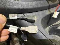 MB Vito V447 Halter für Doppel USB-A Buchsen im Armaturenbrett neben Radio